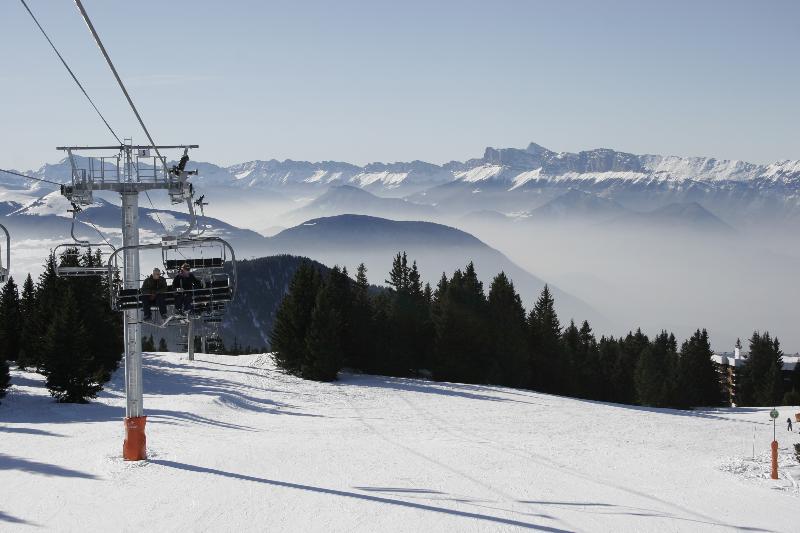 Ecrin Des Neiges Aparthotel Chamrousse Exteriör bild